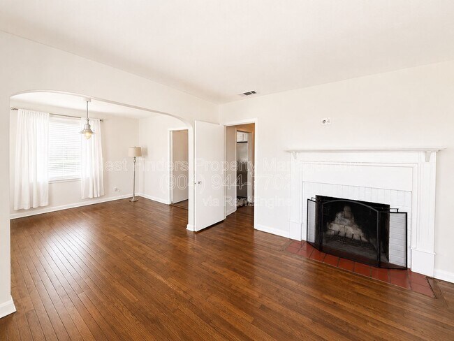 Building Photo - 1230 Lechlade St