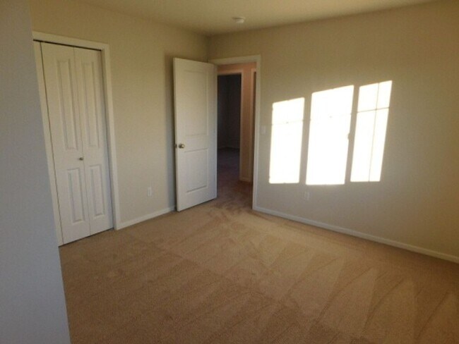 Building Photo - 4Bd/2.5 Ba Two Story Home - Available to View!