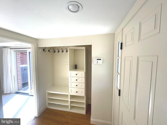 Building Photo - 301 Worthington Dr