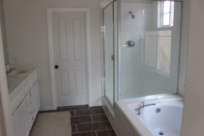 Building Photo - 39 Whispering Pine