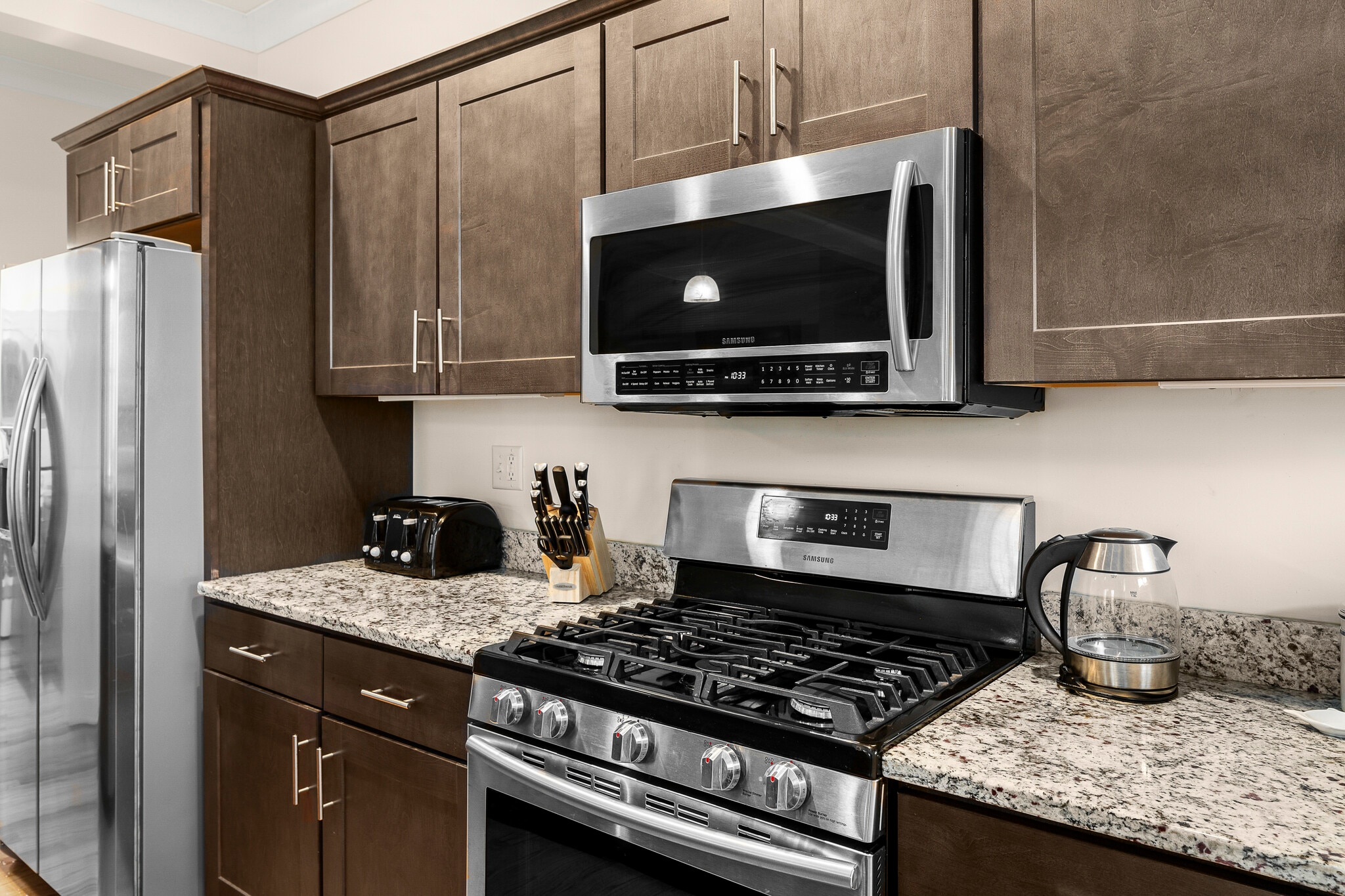 Gas Range! - 279 E Chestnut St