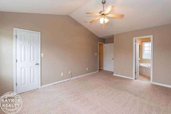 Building Photo - 335 Moonlight Dr