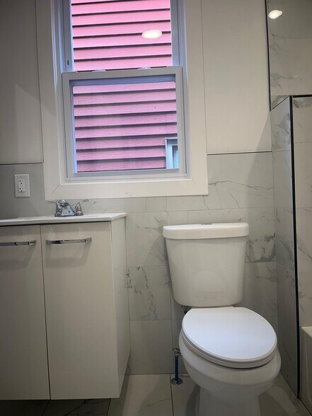 Building Photo - 13 Bartholdi Ave