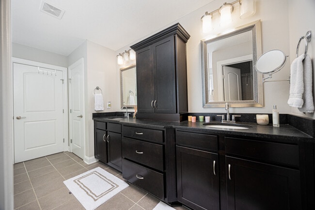 Building Photo - Stunning home in Olentangy schools!