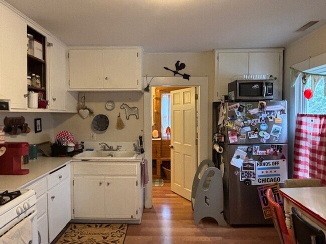 Building Photo - 2739 Buchanan St NE