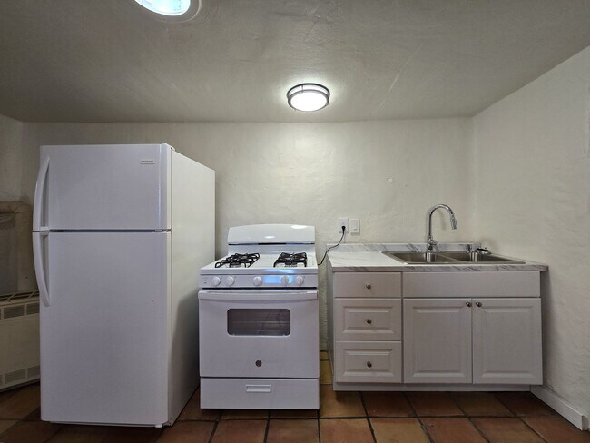 Building Photo - 313 Tesuque Dr