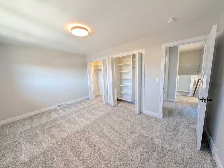 Building Photo - 564 Adele St