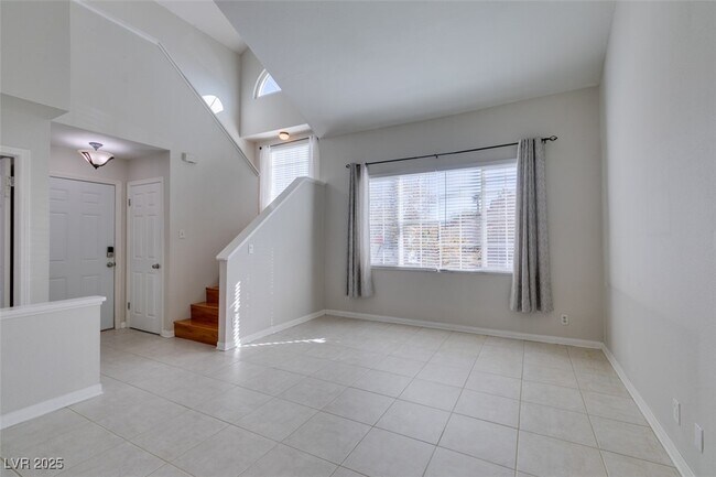 Building Photo - 225 Comanche Pl