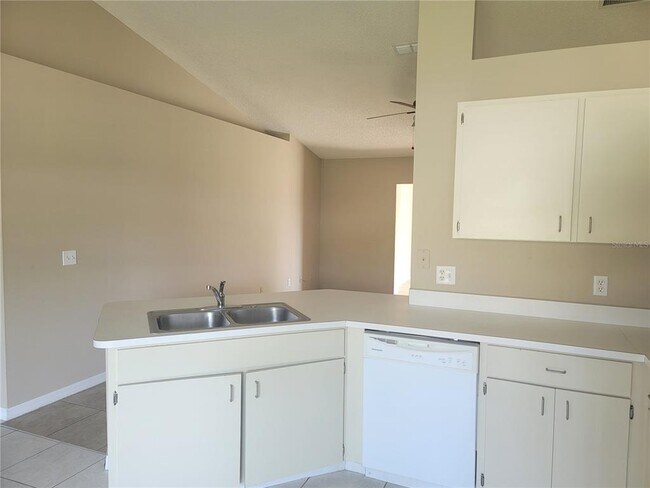Building Photo - 38 White Dove Ln