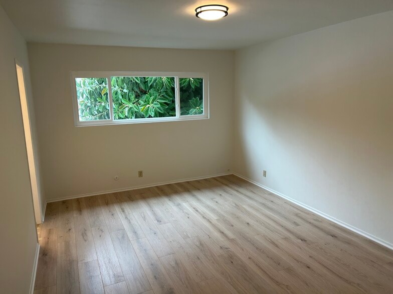 Building Photo - 2206 Echo Park Ave