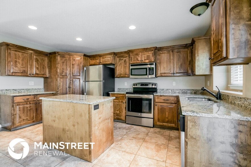 Building Photo - 1605 Fairway Ct