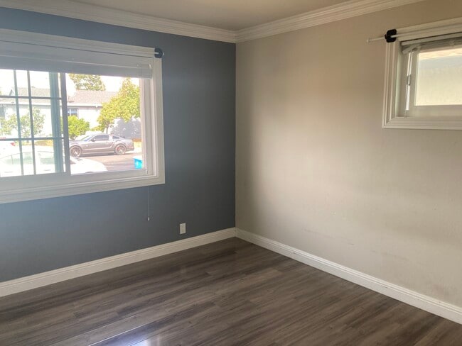 Building Photo - 1822 Eisenhower Dr