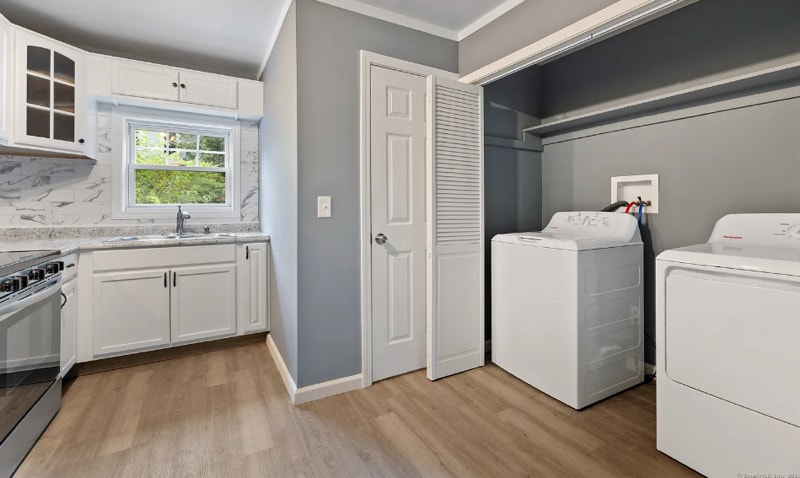 Building Photo - 32 Christine St