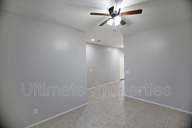 Building Photo - 8873 W Cameron Dr