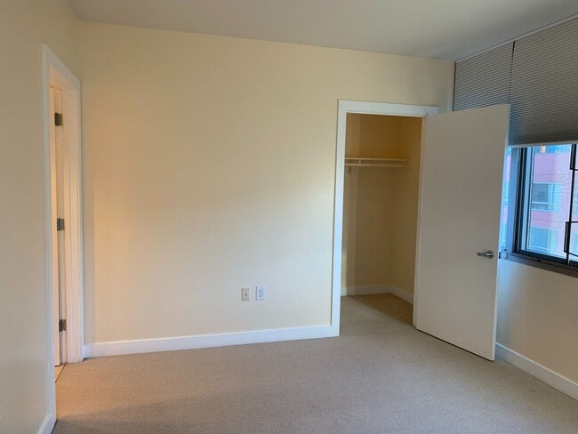 Building Photo - $500 OFF FOR FIRST MONTH RENT!!! Two Bedro...