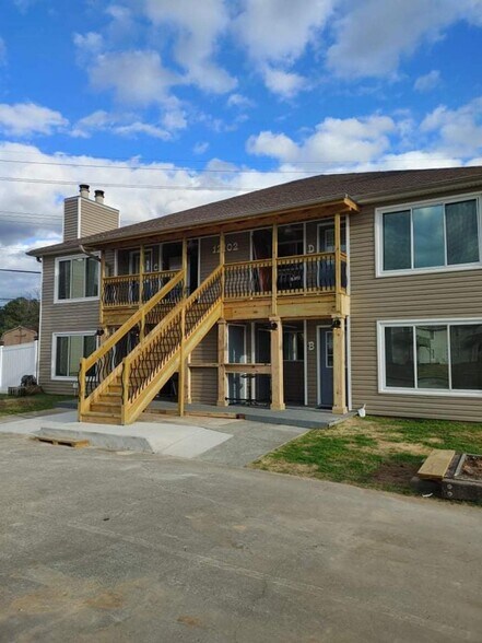 Building Photo - 12102 Carriage Ct SE