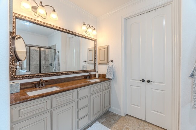 Building Photo - 30 Fury Ranch Pl