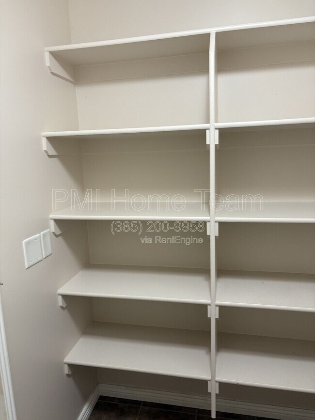 Building Photo - 2510 Charleston Ave