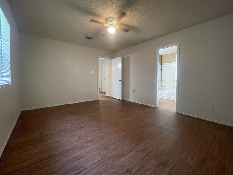 Building Photo - 1904 Ramada Dr