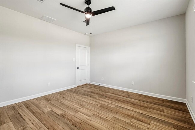 Building Photo - 15655 Honey Cv Dr