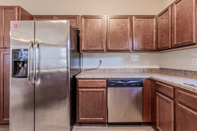 Building Photo - Townhome For Rent!