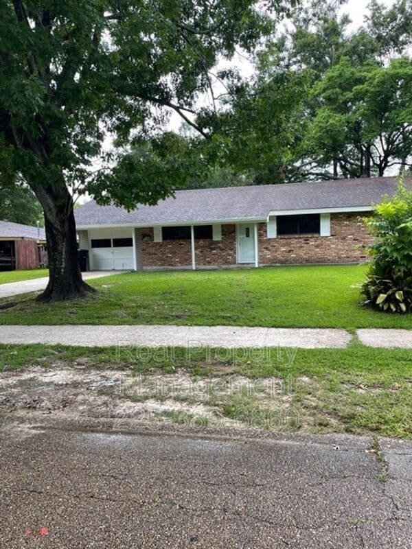 Primary Photo - 2351 Sweetleaf St