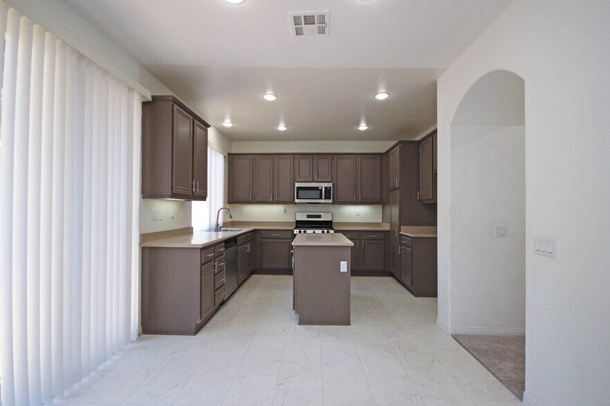 Building Photo - 2911 Spruce Ct