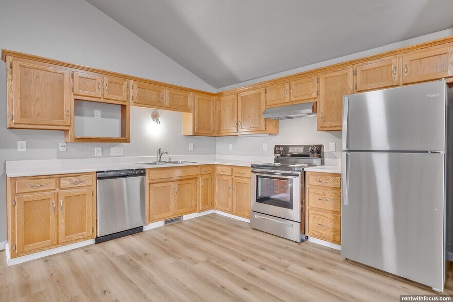 Allouez Townhomes 3835 E River Dr Green Bay WI 54301 Apartment Finder