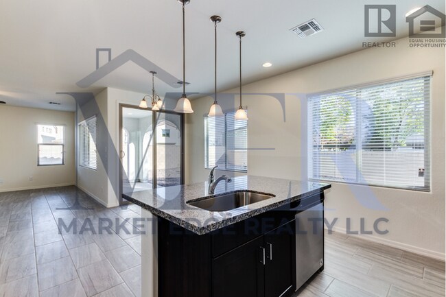 Building Photo - 3 Bed/2.5 Bath House in Gilbert! JOIN THE ...