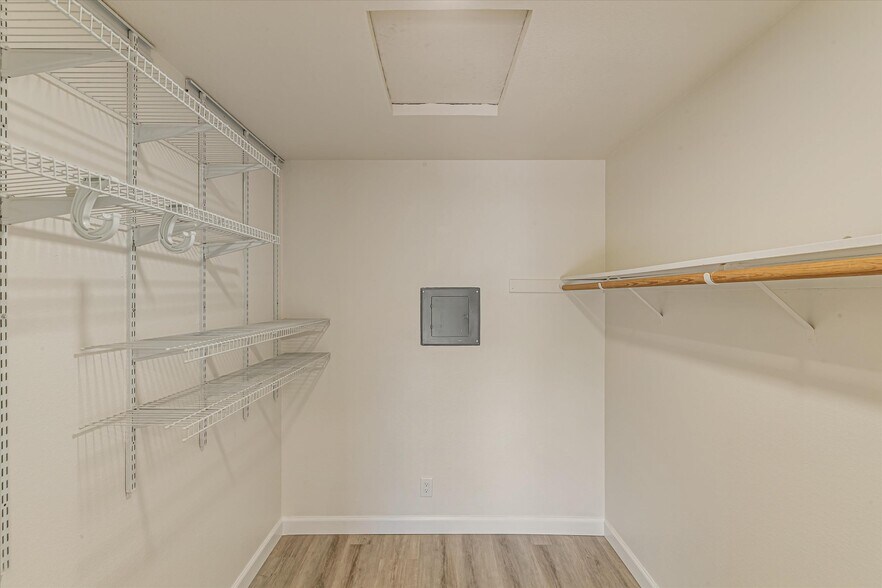 Building Photo - 25676 University Ct