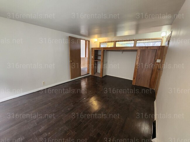 Building Photo - $1,599- 4 bedroom/ 2 bathroom Single Family Home