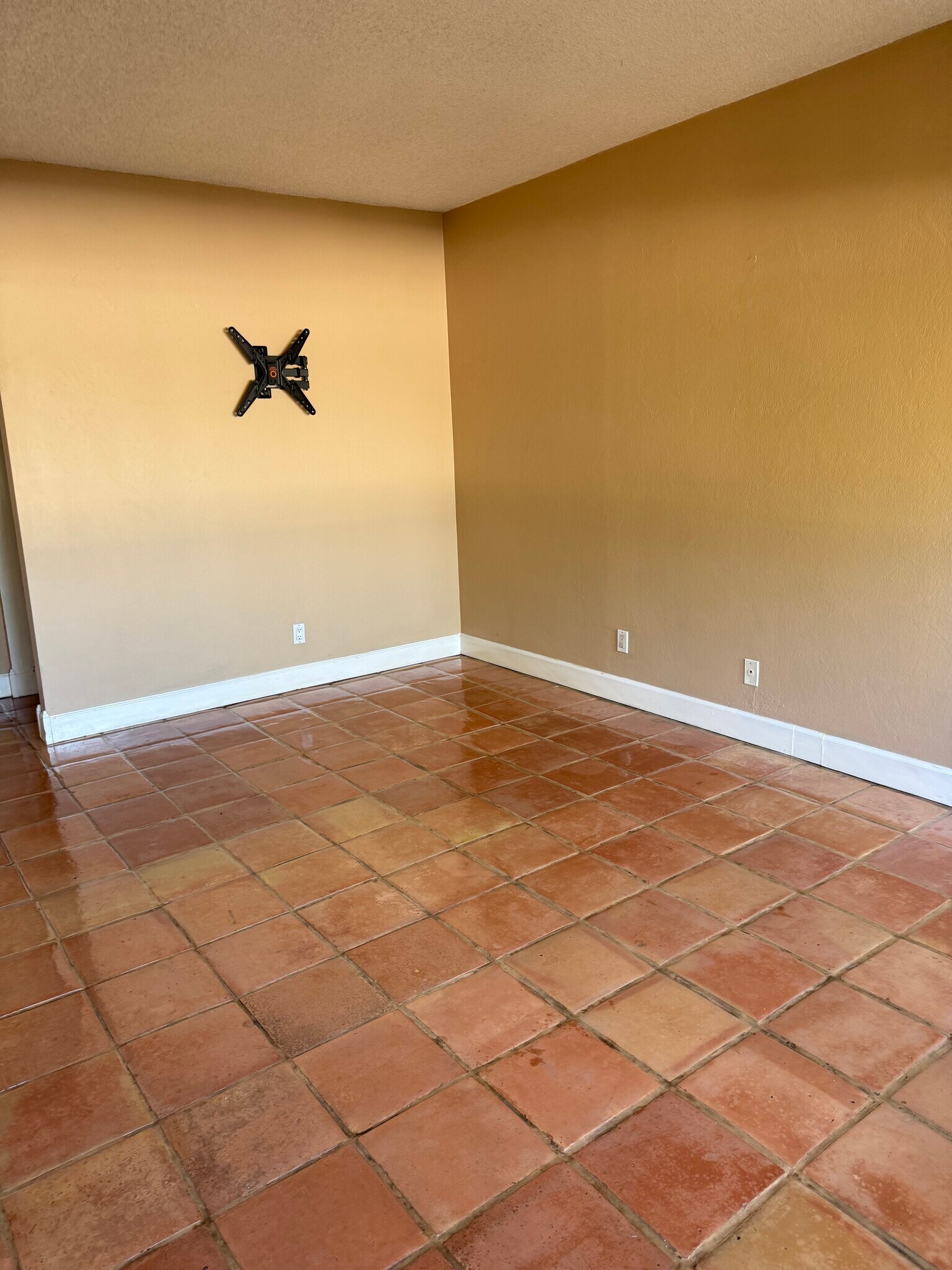 Large Master bedroom - 349 E Thomas Rd