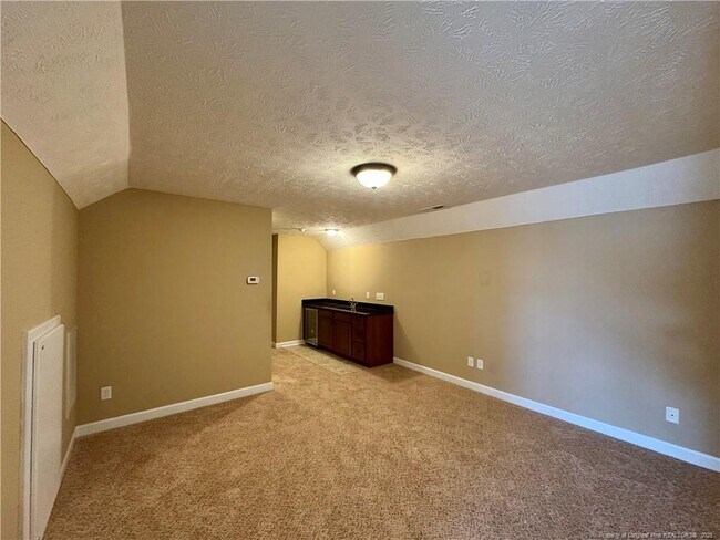 Building Photo - 380 Stansbury Dr