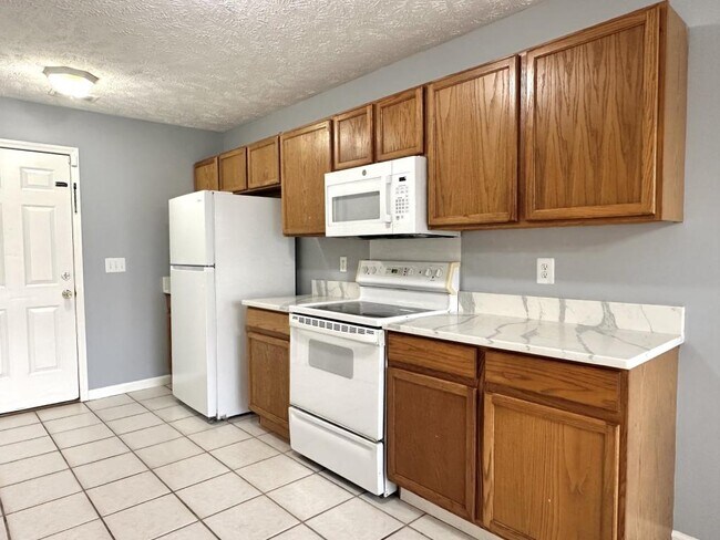 Building Photo - 1002 Coalport Rd