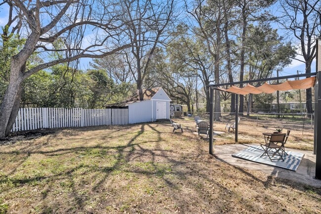 Building Photo - Charming Cottage with Modern Upgrades in Hanahan