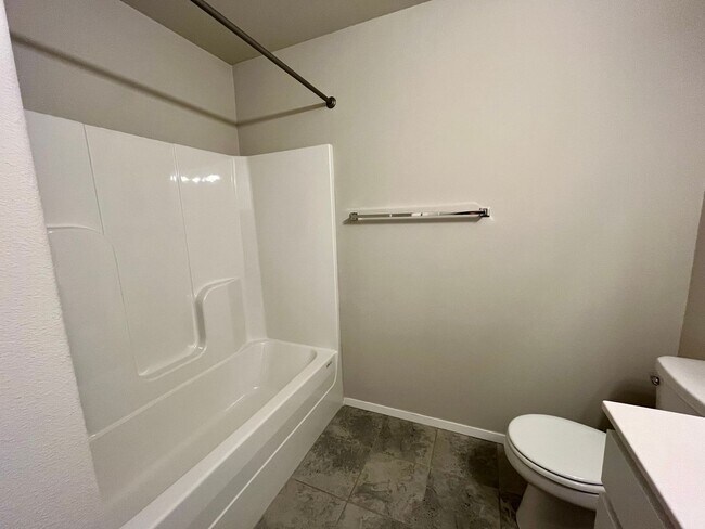 Building Photo - 1751 Forest Dr