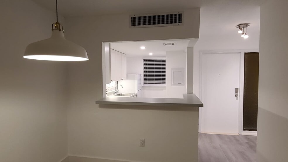 Building Photo - 605 SW 75th St