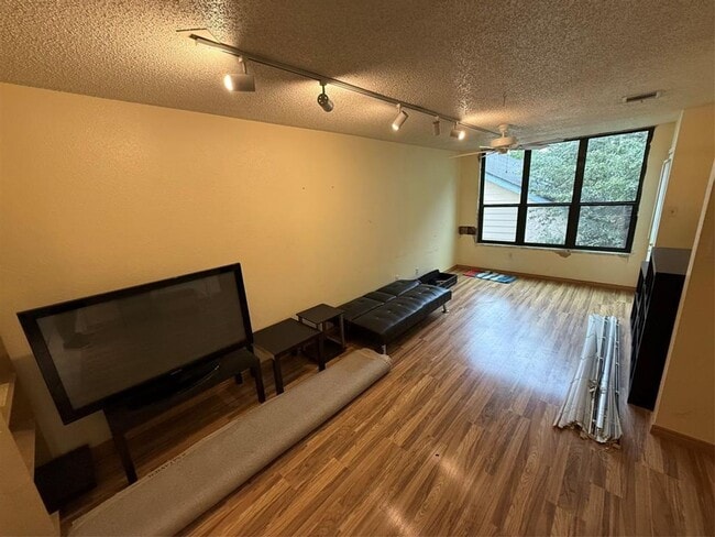 Building Photo - Stoneleigh Condominiums