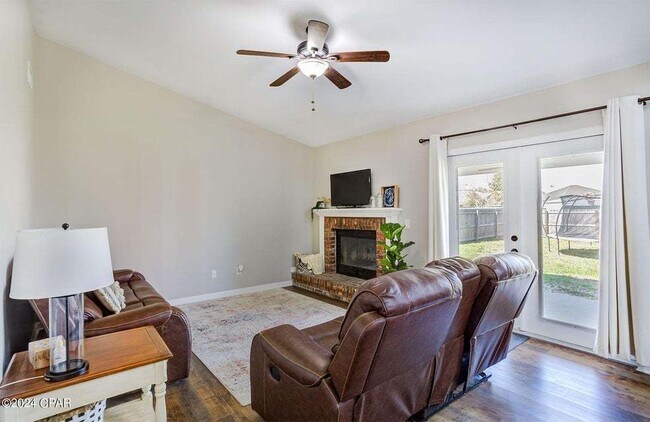 Building Photo - ** Brick Home in great neighborhood close to TAFB