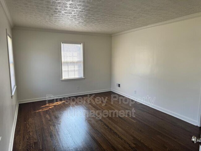 Building Photo - 419 Victoria Dr