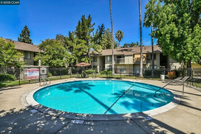 Building Photo - 2560 Walnut Blvd