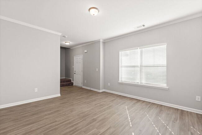 Building Photo - North Paulding High School - 4 bedrooms/2....
