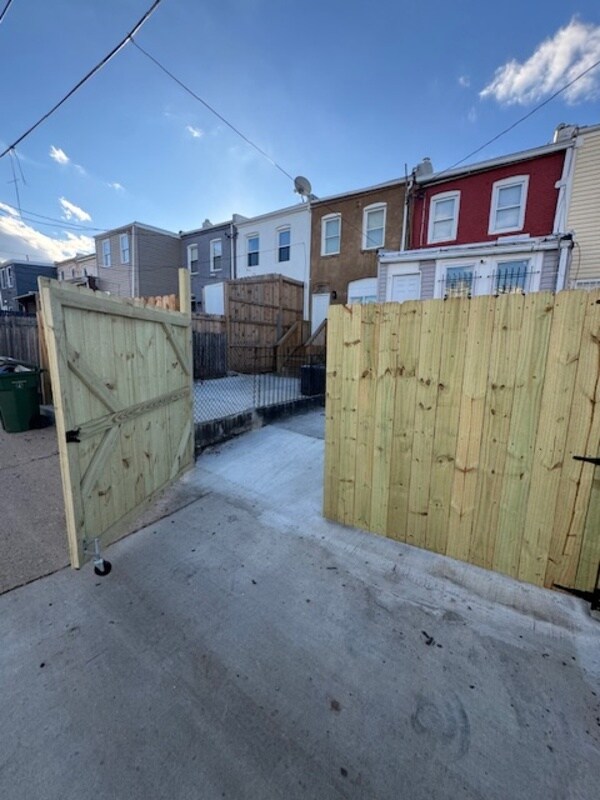 Building Photo - 821 N Collington Ave