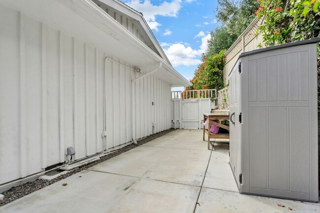Building Photo - Gorgeous single story home in La Jolla wit...