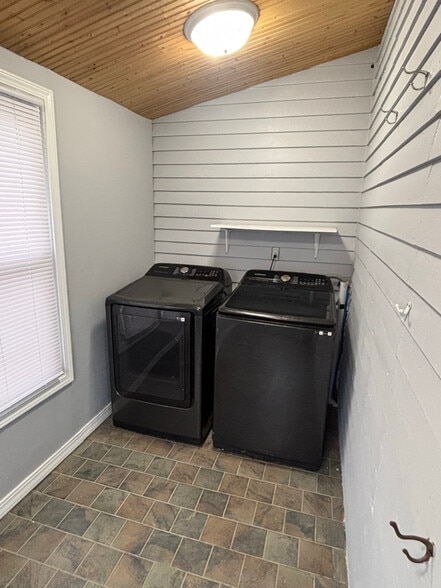 Building Photo - 2015 Avenue J