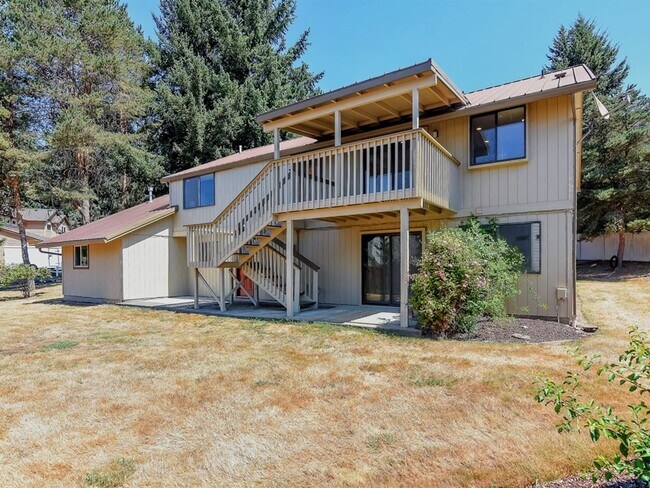 Building Photo - 4 Bedroom - Gated Community!