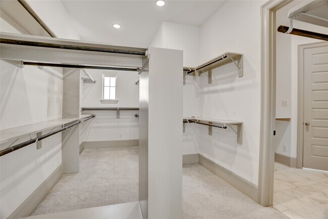 Building Photo - 1922 Pleasant Grove Dr