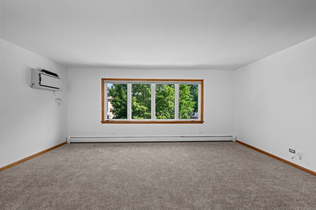 Building Photo - 5421 W Windsor Ave