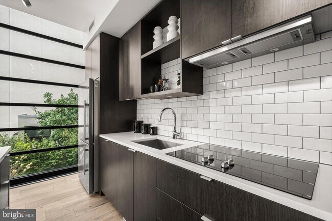 Building Photo - 1300 4th St SE