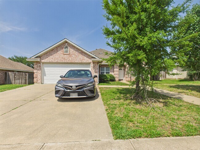 Building Photo - 3203 Von Trapp Ln